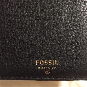 Fossil passport holder- black